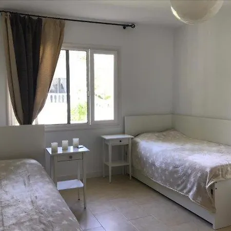 בית נופש Casa Lilo - Villas With Pool ארונה